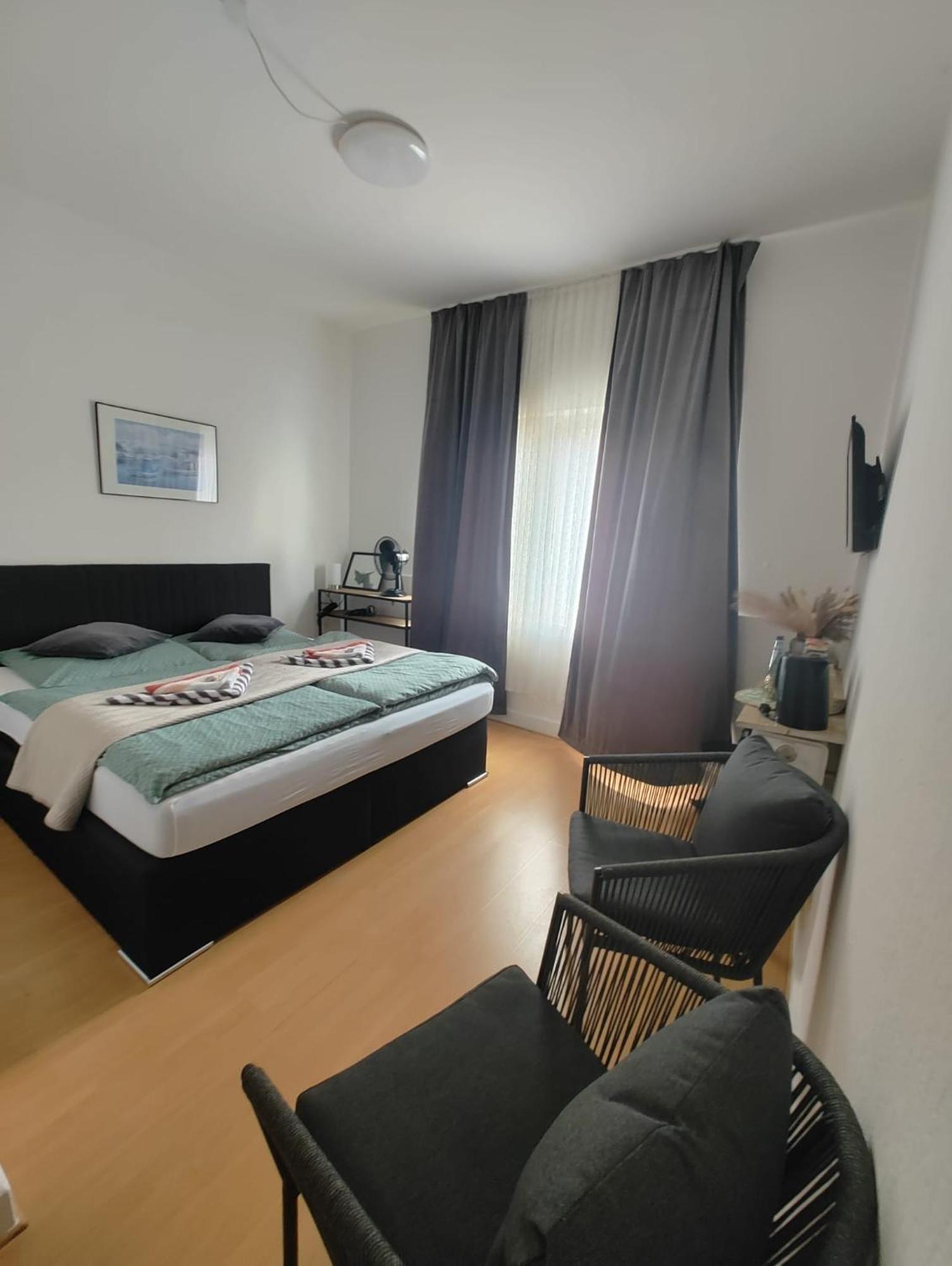 Guesthouse - Weeze Rooms Esterno foto